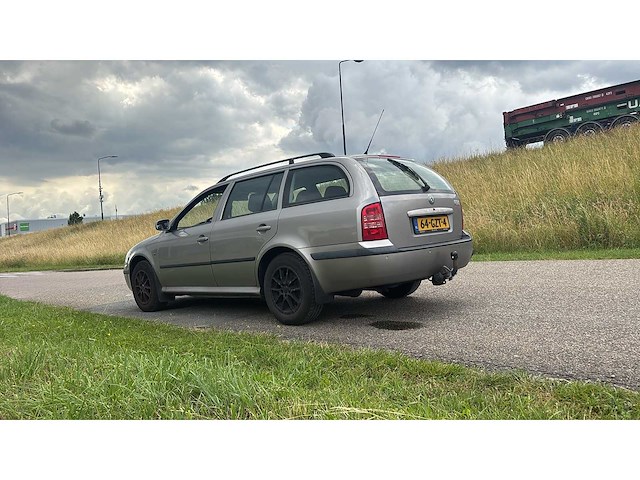 Skoda octavia combi 1.6 démarrage 2008 | 64-gzt-4 i - afbeelding 4 van  13