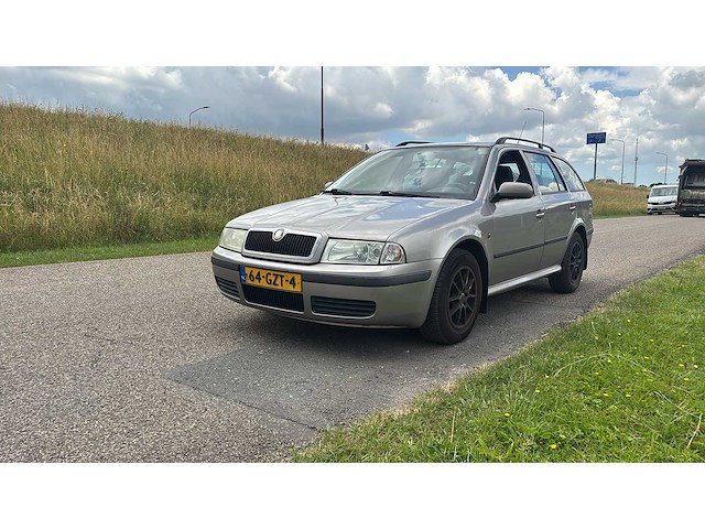Skoda octavia combi 1.6 démarrage 2008 | 64-gzt-4 i - afbeelding 1 van  13