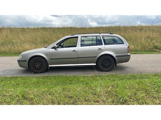 Skoda octavia combi 1.6 démarrage 2008 | 64-gzt-4 i - afbeelding 11 van  13