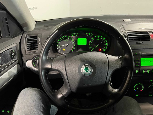 Skoda octavia combi 1.6 fsi tour, 12-hgl-3 - afbeelding 2 van  13