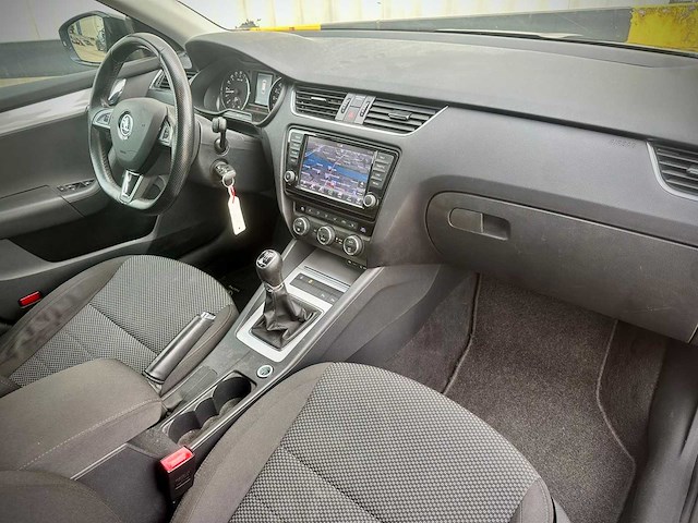 Skoda octavia combi 1.6 tdi greenline, 7-xsj-16 - afbeelding 8 van  9