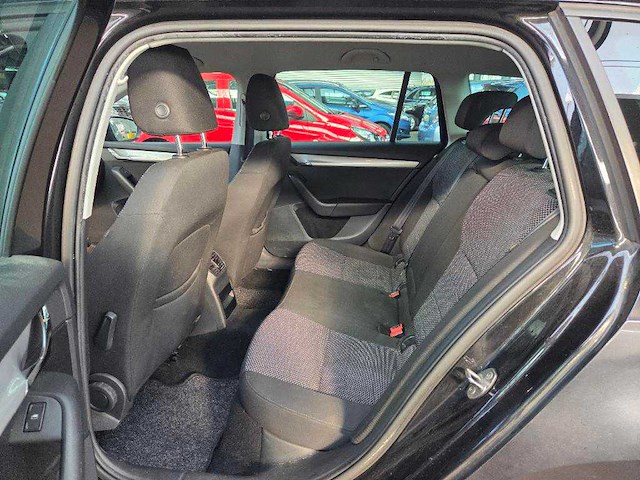 Skoda octavia combi 1.6 tdi greenline businessline; 2-tnp-67 - afbeelding 9 van  17
