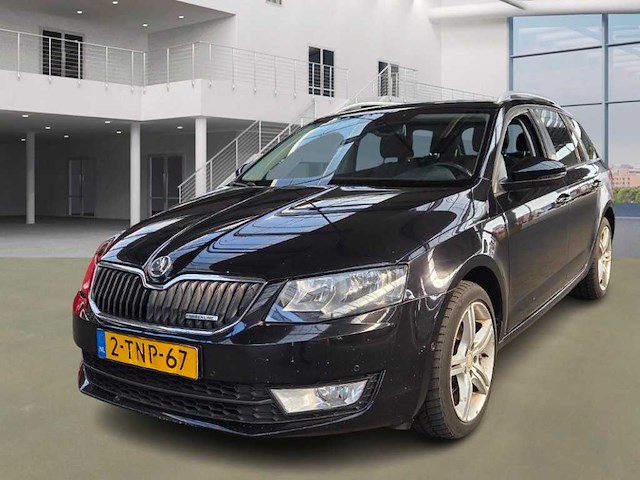 Skoda octavia combi 1.6 tdi greenline businessline; 2-tnp-67 - afbeelding 1 van  17