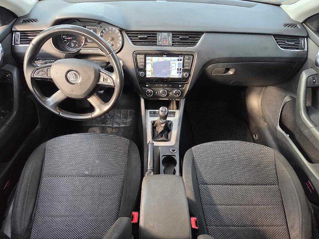 Skoda octavia combi 1.6 tdi greenline businessline; 2-tnp-67 - afbeelding 15 van  17