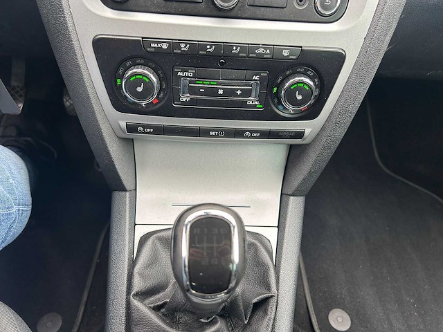 Skoda octavia combi 1.6 tdi greentech comfort 2012 | 09-zjj-7 - afbeelding 4 van  21