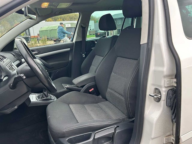 Skoda octavia combi 1.6 tdi greentech comfort 2012 | 09-zjj-7 - afbeelding 16 van  21