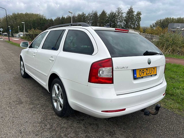 Skoda octavia combi 1.6 tdi greentech comfort 2012 | 09-zjj-7 - afbeelding 11 van  21