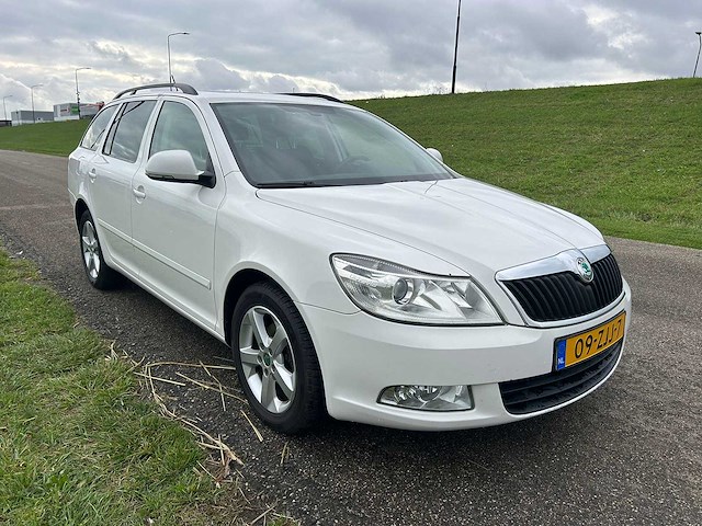 Skoda octavia combi 1.6 tdi greentech comfort 2012 | 09-zjj-7 - afbeelding 13 van  21