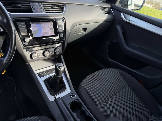 Skoda octavia combi 1.6 tdi greentech elegance; rj-188-n - afbeelding 3 van  28