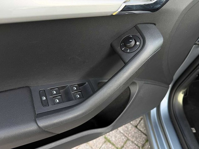 Skoda octavia combi 1.6 tdi greentech elegance; rj-188-n - afbeelding 17 van  28