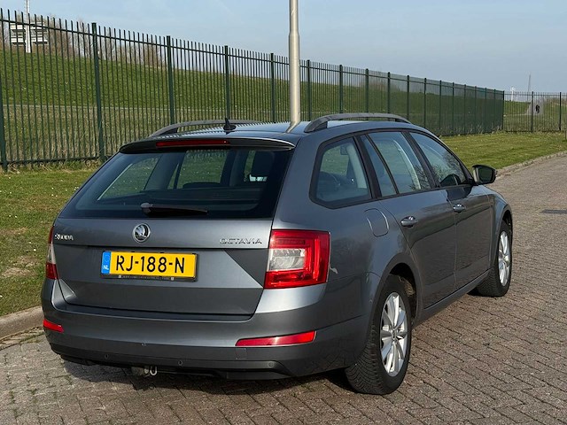 Skoda octavia combi 1.6 tdi greentech elegance; rj-188-n - afbeelding 12 van  28