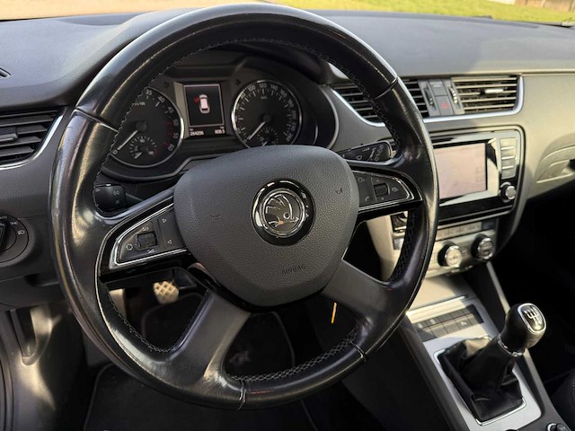 Skoda octavia combi 1.6 tdi greentech elegance; rj-188-n - afbeelding 2 van  17