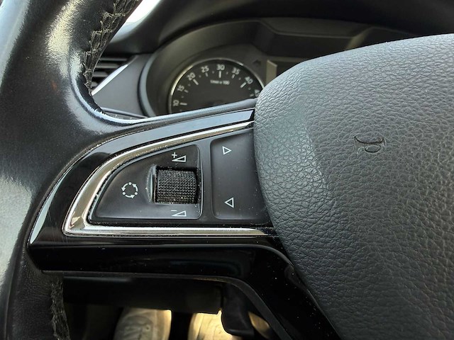 Skoda octavia combi 1.6 tdi greentech elegance; rj-188-n - afbeelding 6 van  17