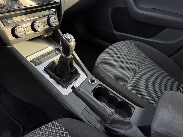 Skoda octavia combi 1.6 tdi greentech elegance; rj-188-n - afbeelding 5 van  28