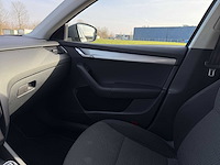 Skoda octavia combi 1.6 tdi greentech elegance; rj-188-n - afbeelding 12 van  28