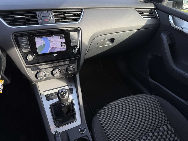 Skoda octavia combi 1.6 tdi greentech elegance; rj-188-n - afbeelding 14 van  28