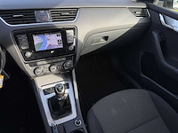 Skoda octavia combi 1.6 tdi greentech elegance; rj-188-n - afbeelding 14 van  28