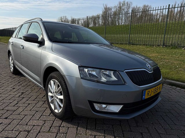 Skoda octavia combi 1.6 tdi greentech elegance; rj-188-n - afbeelding 3 van  28