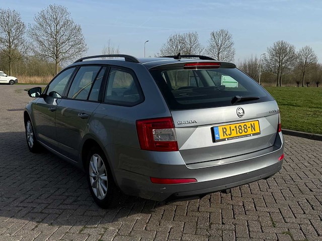 Skoda octavia combi 1.6 tdi greentech elegance; rj-188-n - afbeelding 4 van  28