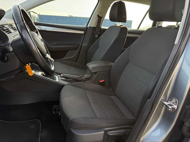 Skoda octavia combi 1.6 tdi greentech elegance; rj-188-n - afbeelding 5 van  28