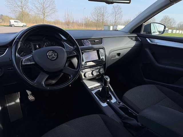 Skoda octavia combi 1.6 tdi greentech elegance; rj-188-n - afbeelding 9 van  28