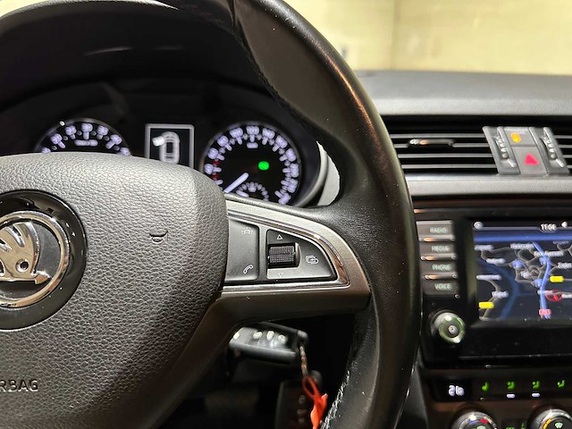 Skoda octavia combi 1.6 tdi greentech joy business 110pk 2016 (automaat), jx-809-g - afbeelding 14 van  39