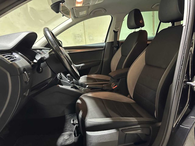 Skoda octavia combi 1.6 tdi greentech joy business 110pk 2016 (automaat), jx-809-g - afbeelding 24 van  39