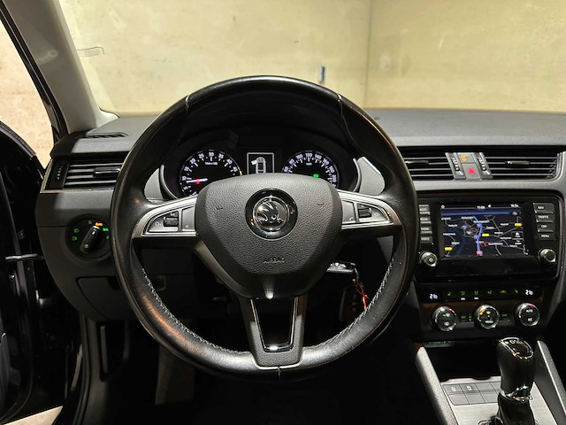 Skoda octavia combi 1.6 tdi greentech joy business 110pk 2016 (automaat), jx-809-g - afbeelding 9 van  39