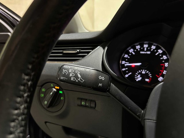 Skoda octavia combi 1.6 tdi greentech joy business 110pk 2016 (automaat), jx-809-g - afbeelding 15 van  39