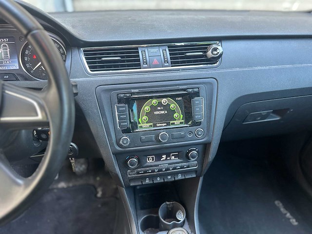 Skoda rapid 1.2 tsi greentech elegance businessline 105pk 2013 (origineel-nl + 1e eigenaar), 86-zsb-4 - afbeelding 7 van  11