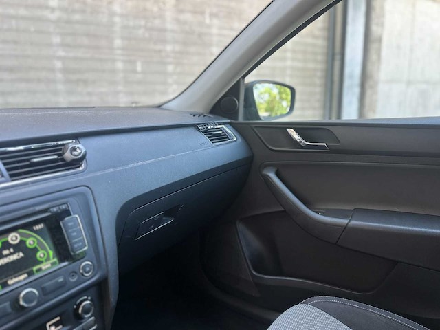 Skoda rapid 1.2 tsi greentech elegance businessline 105pk 2013 (origineel-nl + 1e eigenaar), 86-zsb-4 - afbeelding 11 van  40