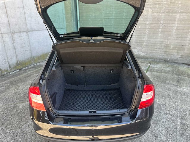 Skoda rapid 1.2 tsi greentech elegance businessline 105pk 2013 (origineel-nl + 1e eigenaar), 86-zsb-4 - afbeelding 26 van  40