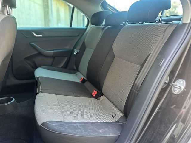 Skoda rapid 1.2 tsi greentech elegance businessline 105pk 2013 (origineel-nl + 1e eigenaar), 86-zsb-4 - afbeelding 29 van  39