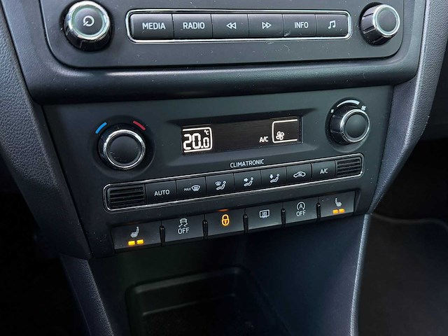 Skoda rapid 1.4 tsi grt elegance 2015 | 6-zpn-84 iaw - afbeelding 2 van  22