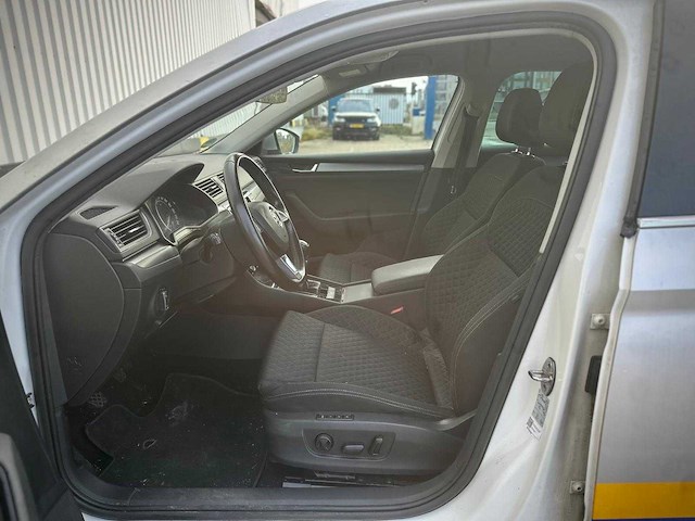 Skoda superb 1.6 tdi style business; kt-901-v - afbeelding 11 van  15