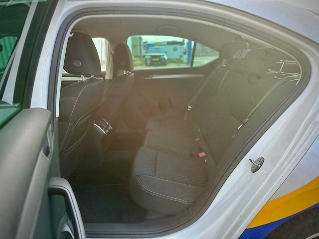 Skoda superb 1.6 tdi style business; kt-901-v - afbeelding 14 van  15