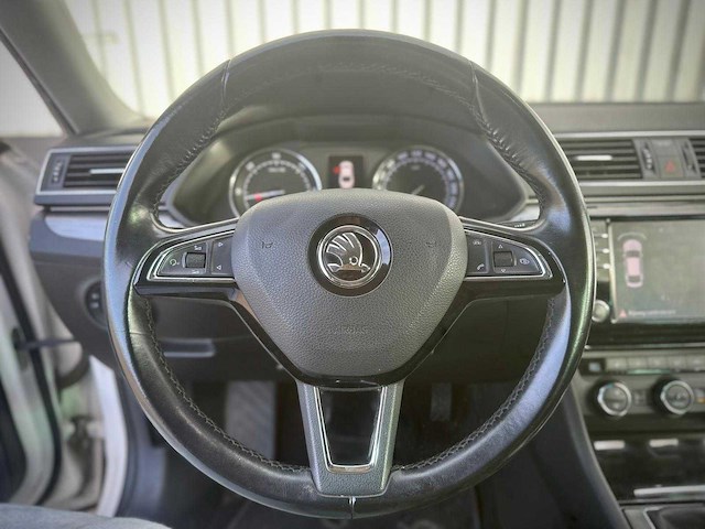 Skoda superb 1.6 tdi style business; kt-901-v - afbeelding 2 van  15
