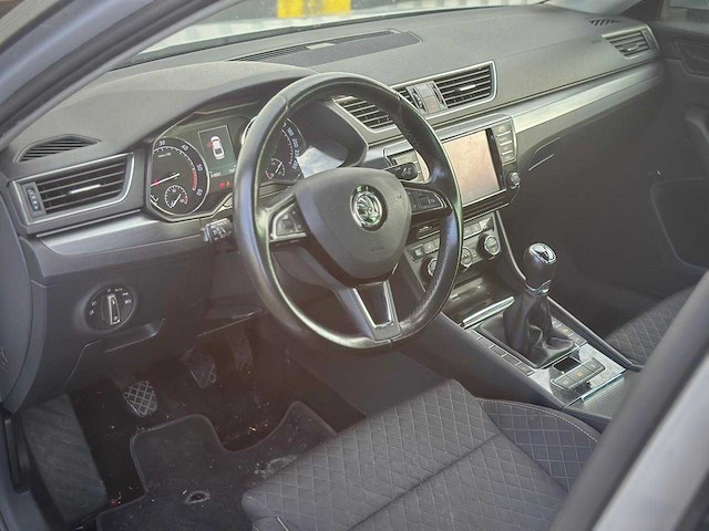 Skoda superb 1.6 tdi style business; kt-901-v - afbeelding 12 van  15