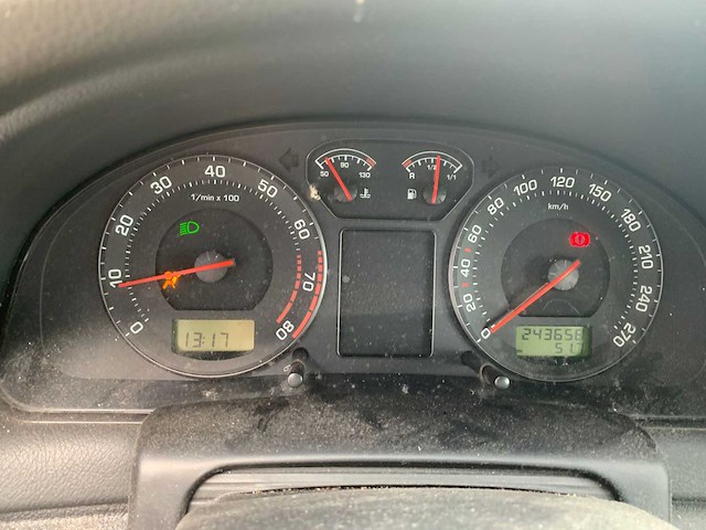 Skoda superb 2.0 comfort, 88-pb-jx - afbeelding 9 van  10