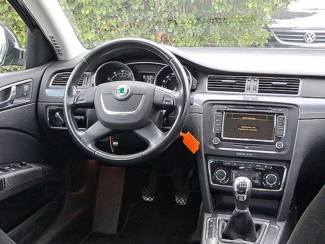 Skoda superb combi 1.4 tsi comfort business 2010 | 69-ljn-9 - afbeelding 25 van  46