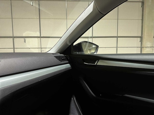 Skoda superb combi 1.6 tdi greenl. bns 120pk 2018, rl-442-x - afbeelding 25 van  43