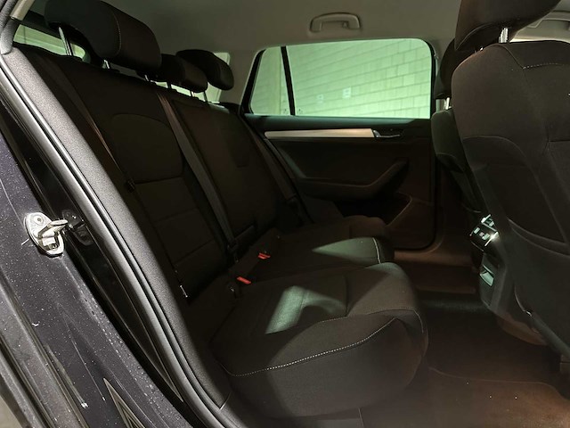 Skoda superb combi 1.6 tdi greenl. bns 120pk 2018, rl-442-x - afbeelding 31 van  43