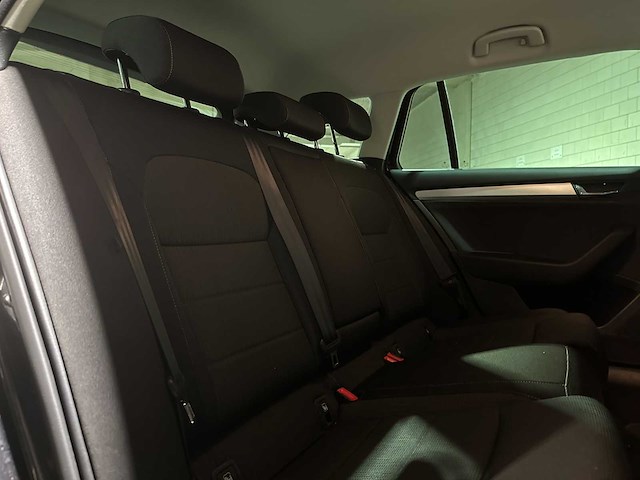 Skoda superb combi 1.6 tdi greenl. bns 120pk 2018, rl-442-x - afbeelding 32 van  43