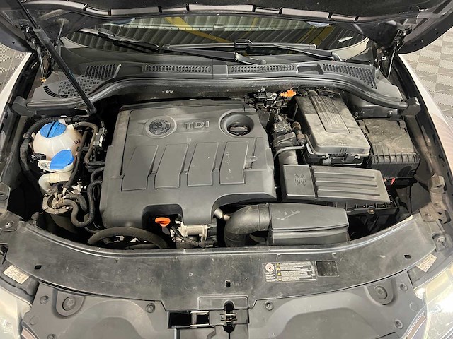 Skoda superb combi 1.6 tdi grl.comf.bns, 73-tjl-5 - afbeelding 17 van  19