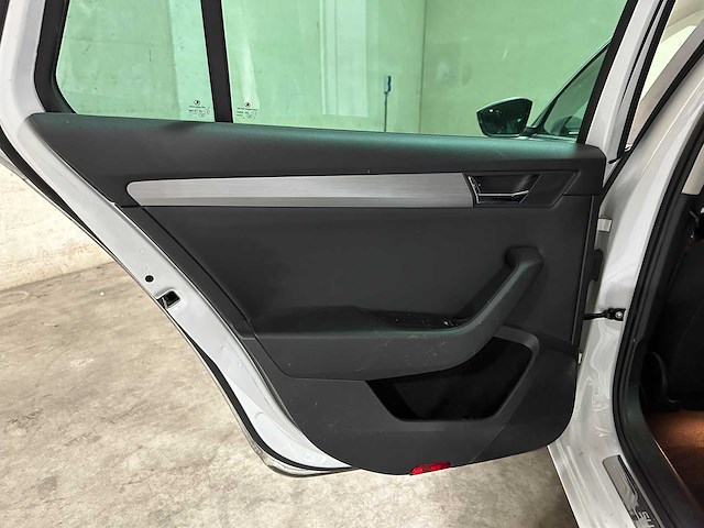 Skoda superb combi 1.6 tdi style business 120pk 2016 (origineel-nl), kg-068-z - afbeelding 15 van  44