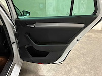 Skoda superb combi 1.6 tdi style business 120pk 2016 (origineel-nl), kg-068-z - afbeelding 17 van  44