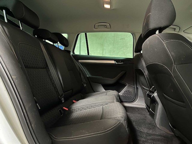 Skoda superb combi 1.6 tdi style business 120pk 2016 (origineel-nl), kg-068-z - afbeelding 18 van  44