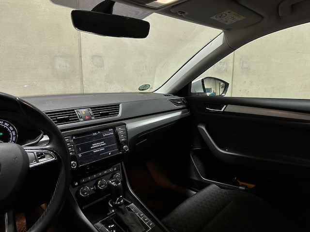 Skoda superb combi 1.6 tdi style business 120pk 2016 (origineel-nl), kg-068-z - afbeelding 18 van  51