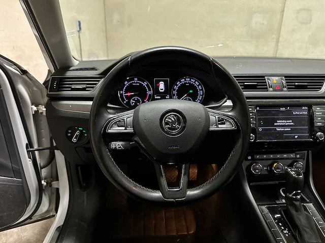 Skoda superb combi 1.6 tdi style business 120pk 2016 (origineel-nl), kg-068-z - afbeelding 9 van  51