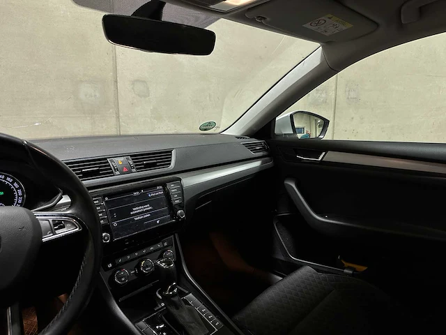 Skoda superb combi 1.6 tdi style business 120pk 2016 (origineel-nl), kg-068-z - afbeelding 10 van  51